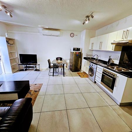 Kingelph Home-Stay Windhoek Luaran gambar